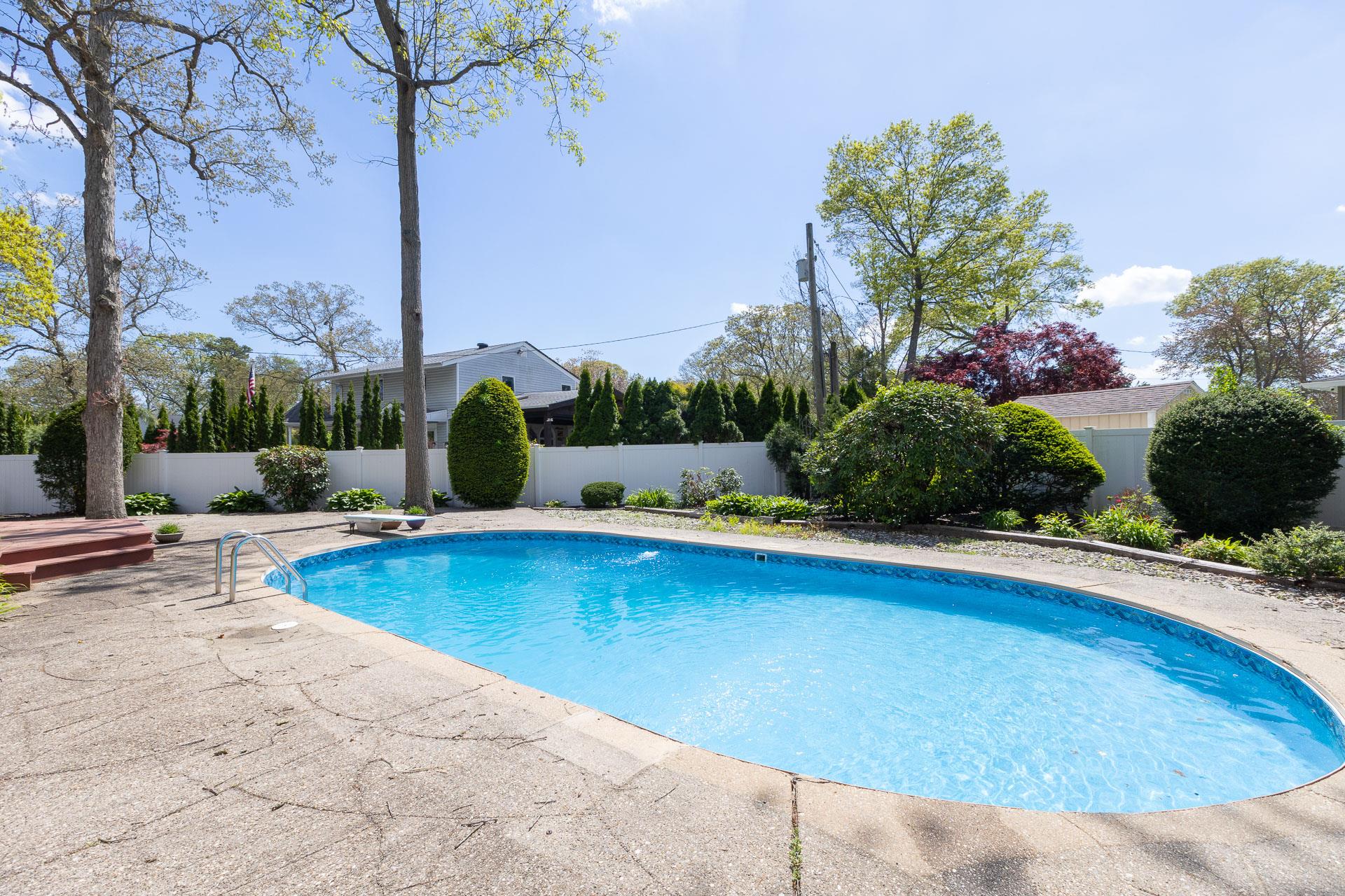 284 Bow Drive, Hauppauge, New York image 20