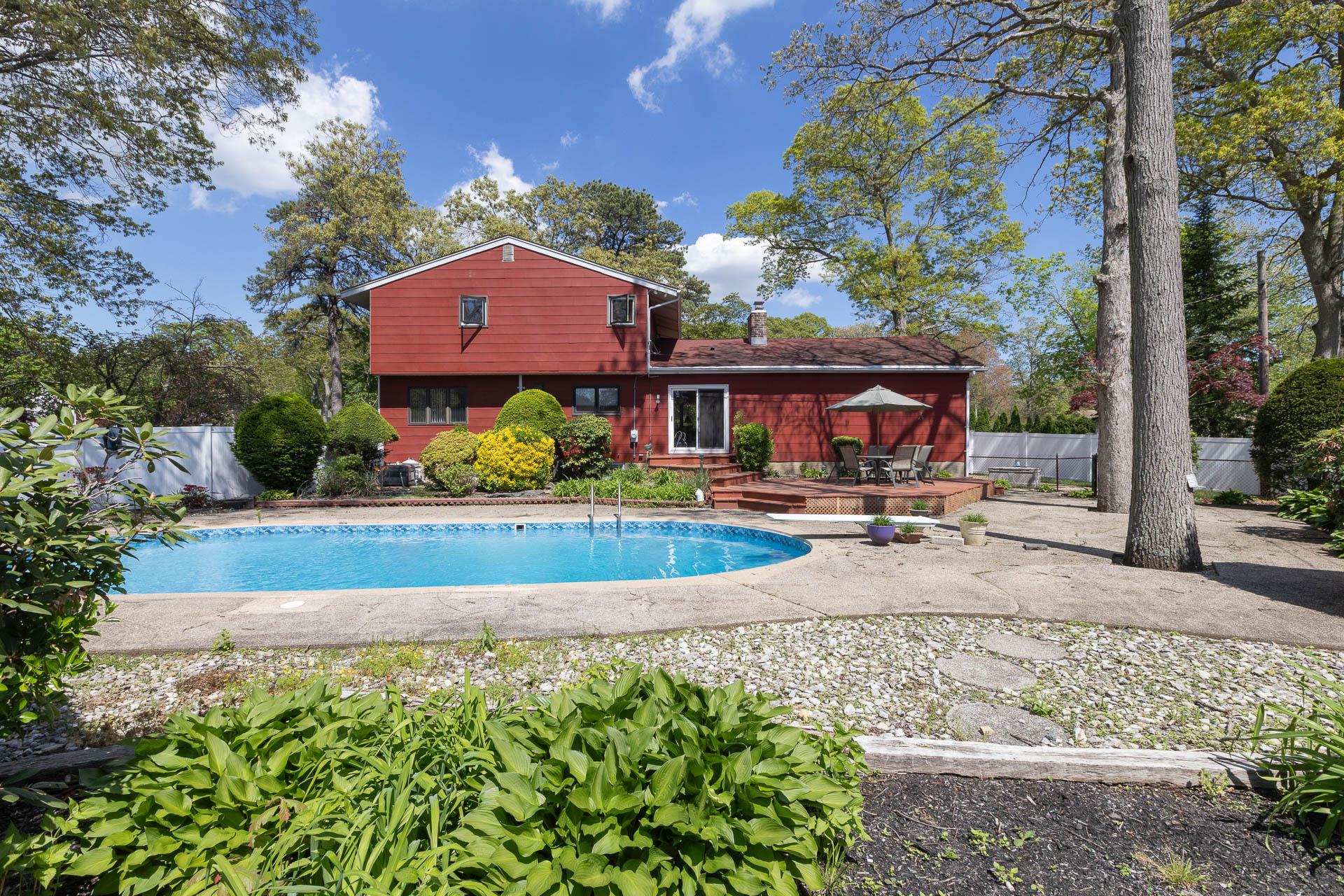 284 Bow Drive, Hauppauge, New York image 21
