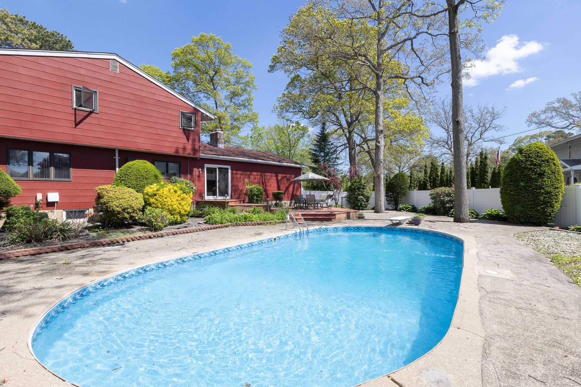 284 Bow Drive, Hauppauge, New York image 19