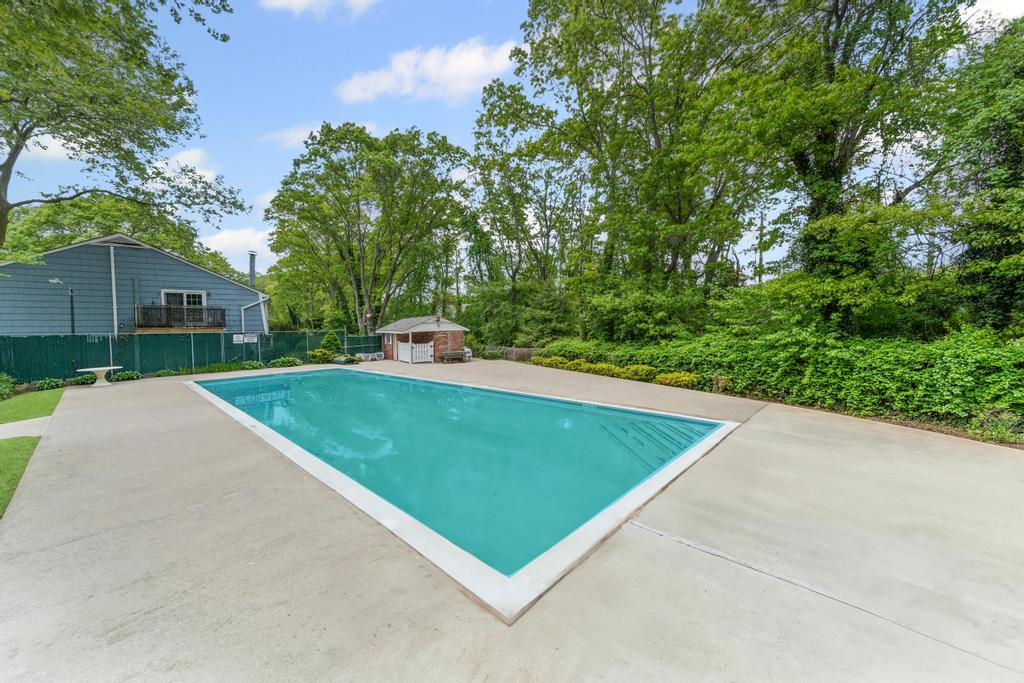 804 Towne House Village, Hauppauge, New York image 19