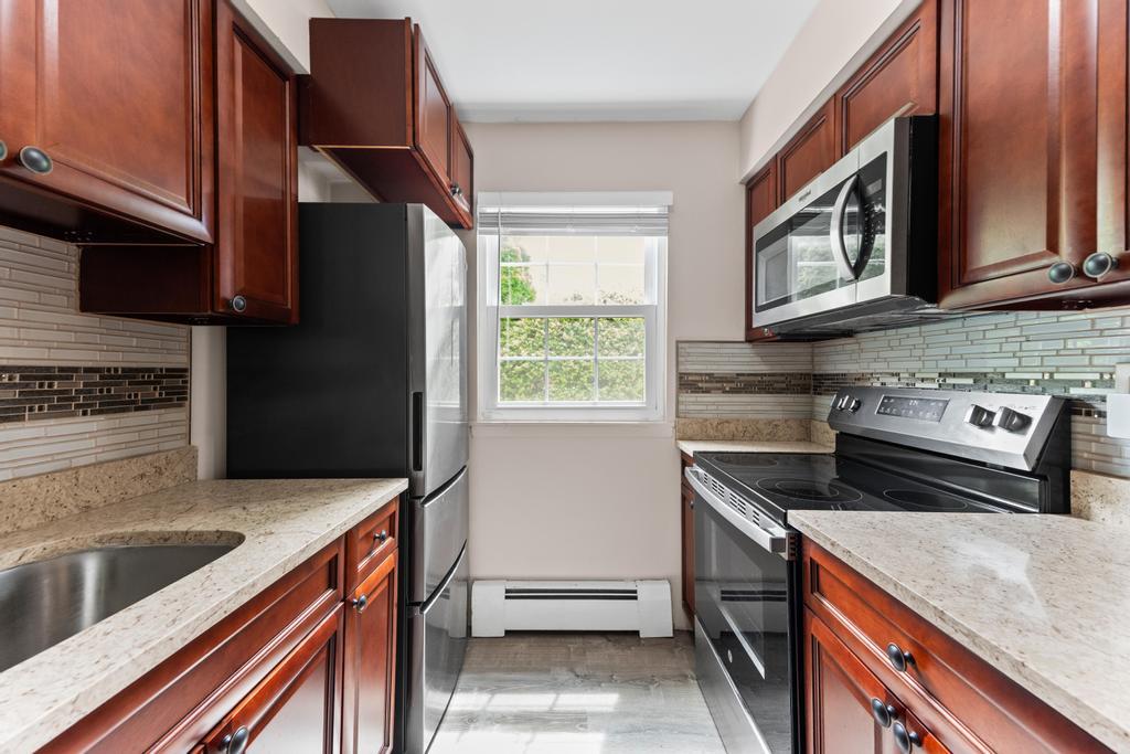 804 Towne House Village, Hauppauge, New York image 9