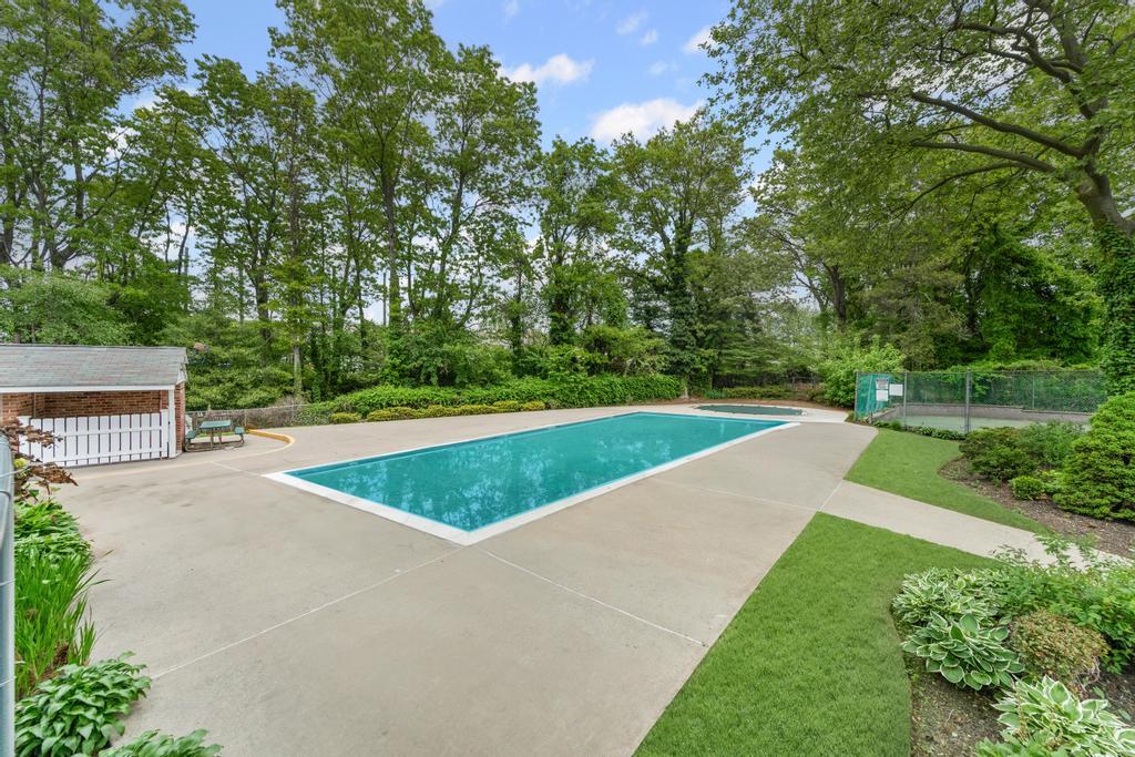804 Towne House Village, Hauppauge, New York image 20