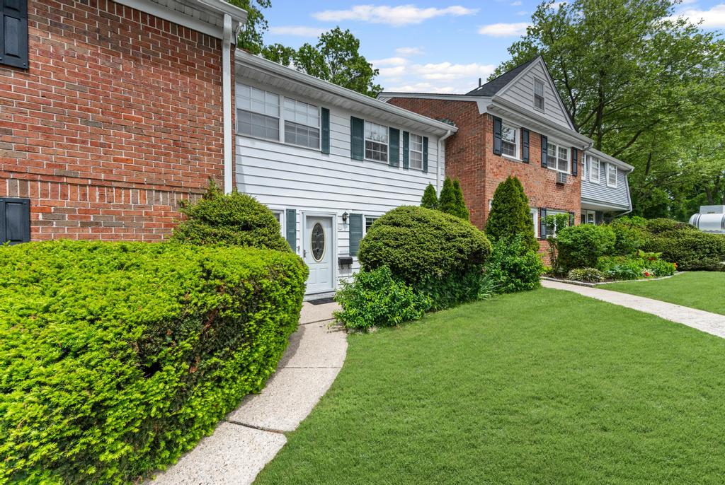 804 Towne House Village, Hauppauge, New York image 1