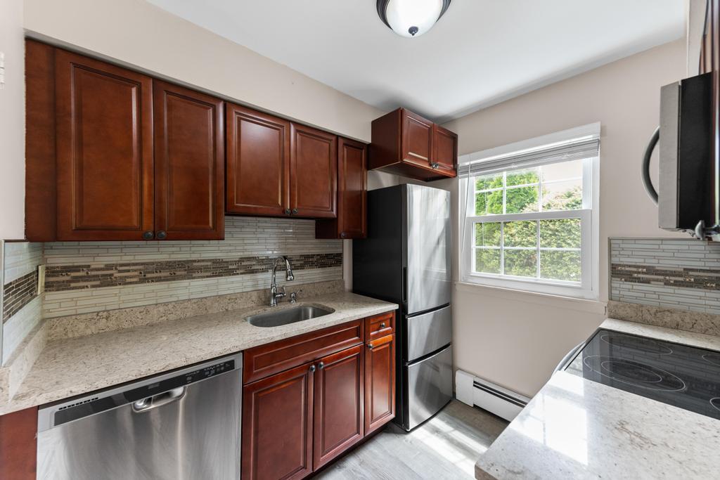 804 Towne House Village, Hauppauge, New York image 7