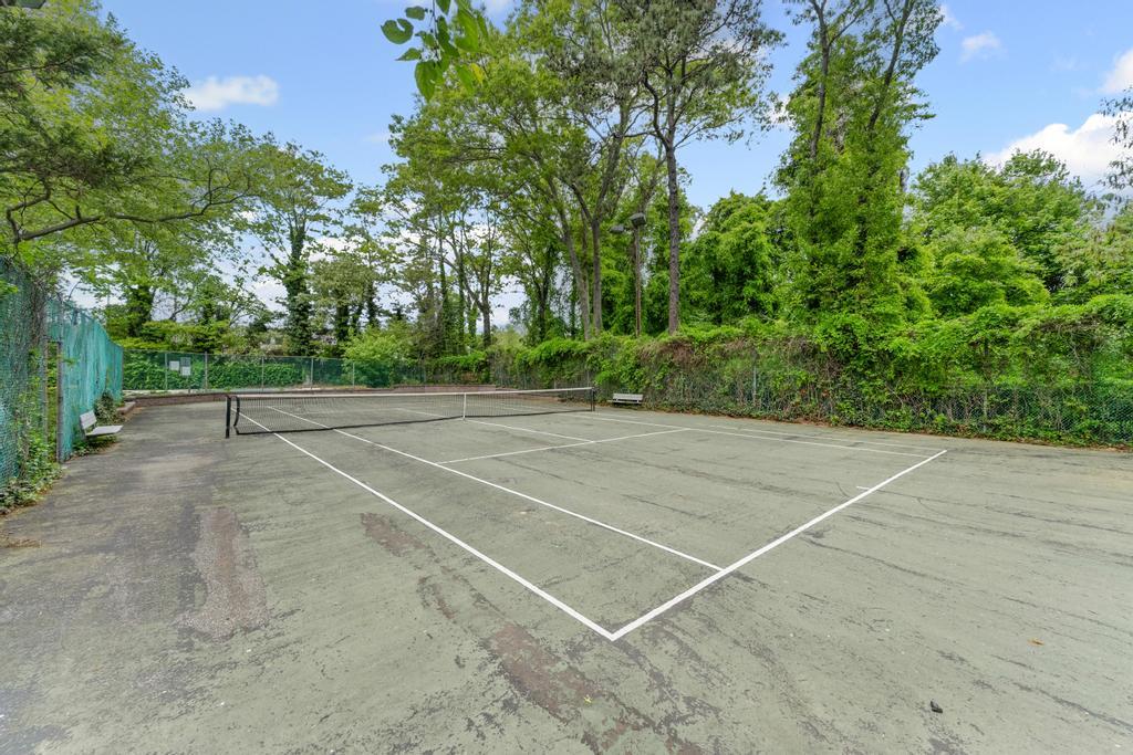 804 Towne House Village, Hauppauge, New York image 21