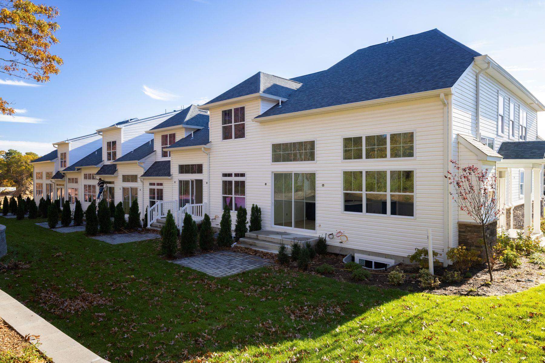 1239 Old Nichols Road #52, Islandia, New York image 2