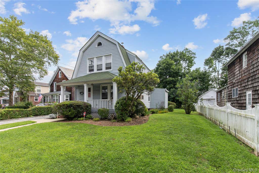 Photo of 48 Saint Marks Place, Roslyn Heights, NY 11577 (MLS # 1042847)