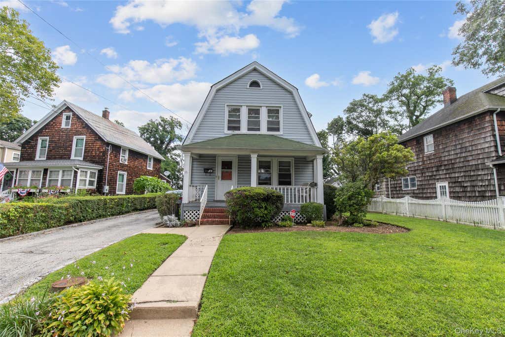 Photo of 48 Saint Marks Place, Roslyn Heights, NY 11577 (MLS # 1042847)