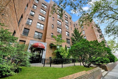 Homes For Sale - 6510 108th Street #2J<br/> Queens County, Forest Hills, NY 11375