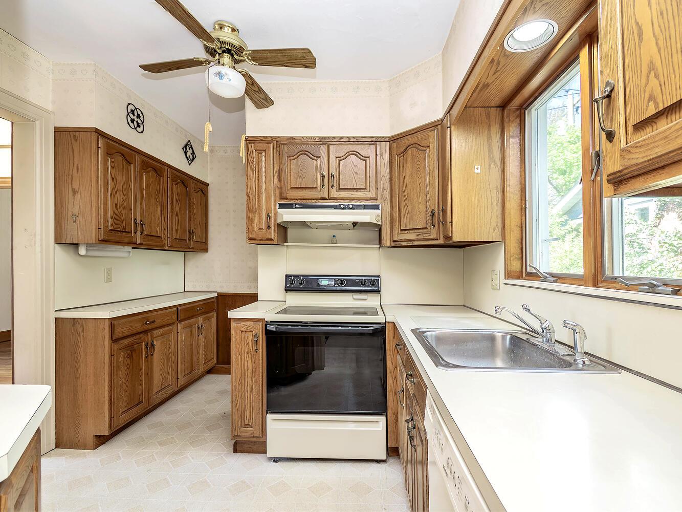 2 Fairview Avenue, Port Washington, New York image 9