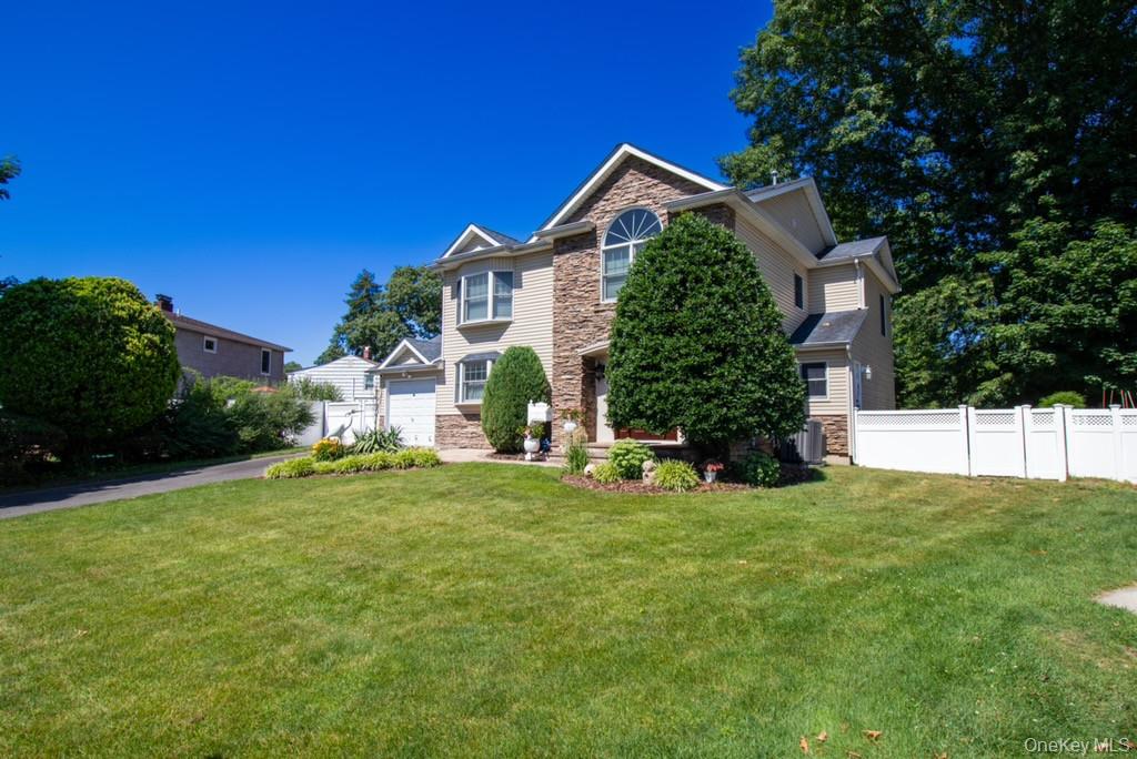 Photo of 5 Hickory Lane, Roslyn Heights, NY 11577 (MLS # 1027617)