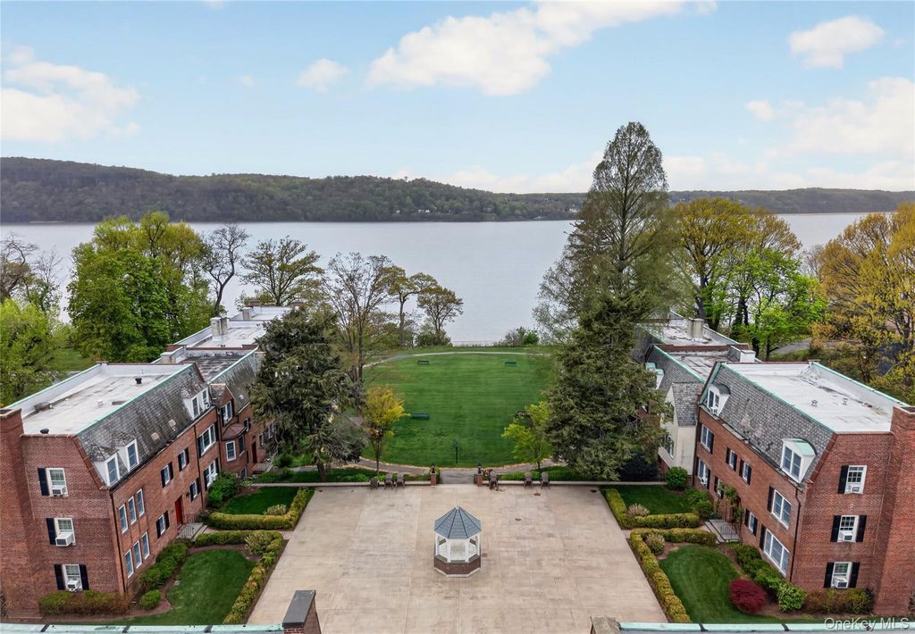 Photo of 765 N Broadway #15B, Hastings-on-Hudson, NY 10706 (MLS # 978707)