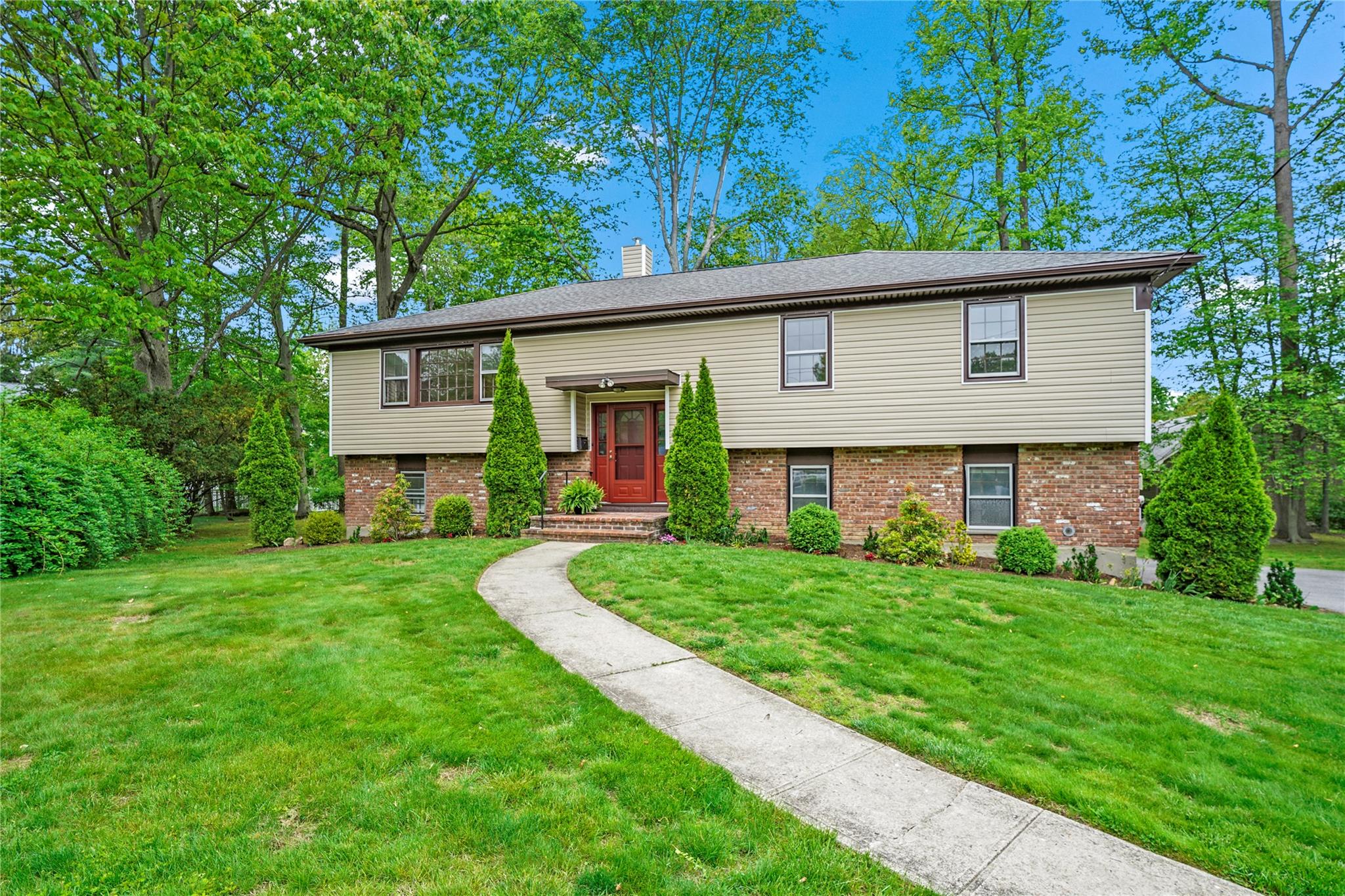 150 Maywood Road, New Rochelle, New York image 1