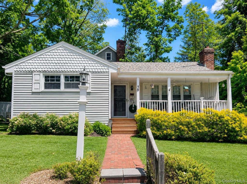 Photo of 38 Hill Drive, Glen Head, NY 11545 (MLS # 1027250)