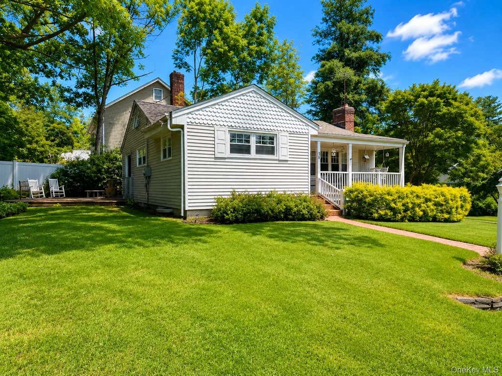 Photo of 38 Hill Drive, Glen Head, NY 11545 (MLS # 1027250)