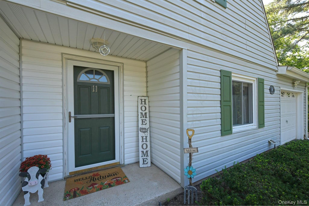 Photo of 11 Crooked Pine Drive, Medford, NY 11763 (MLS # 1051827)
