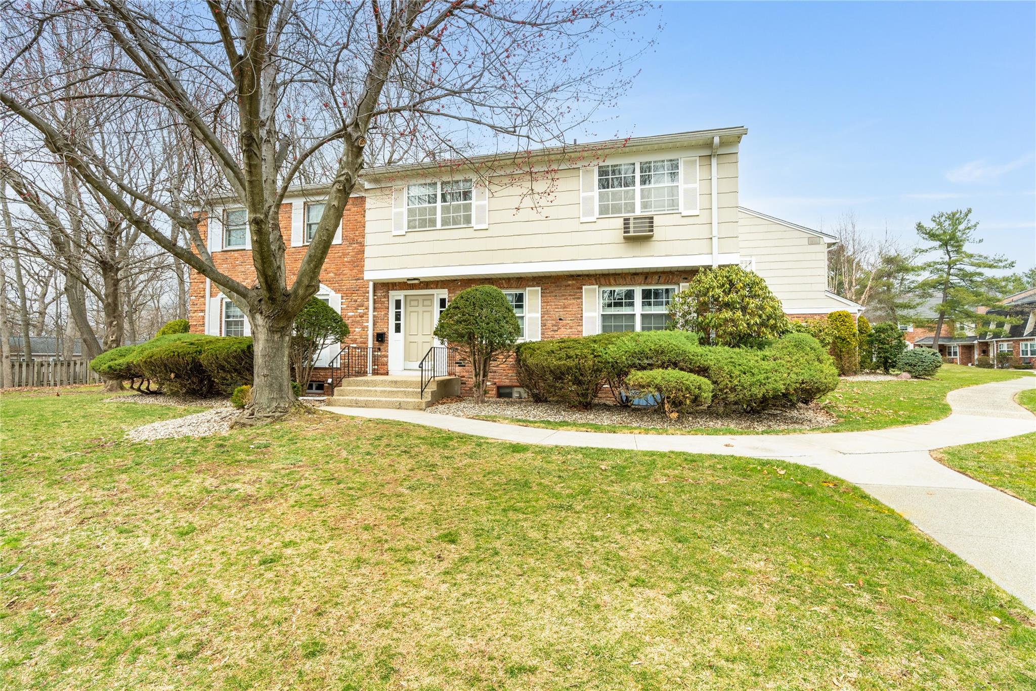 222 Doxbury Lane, Suffern, New York image 2