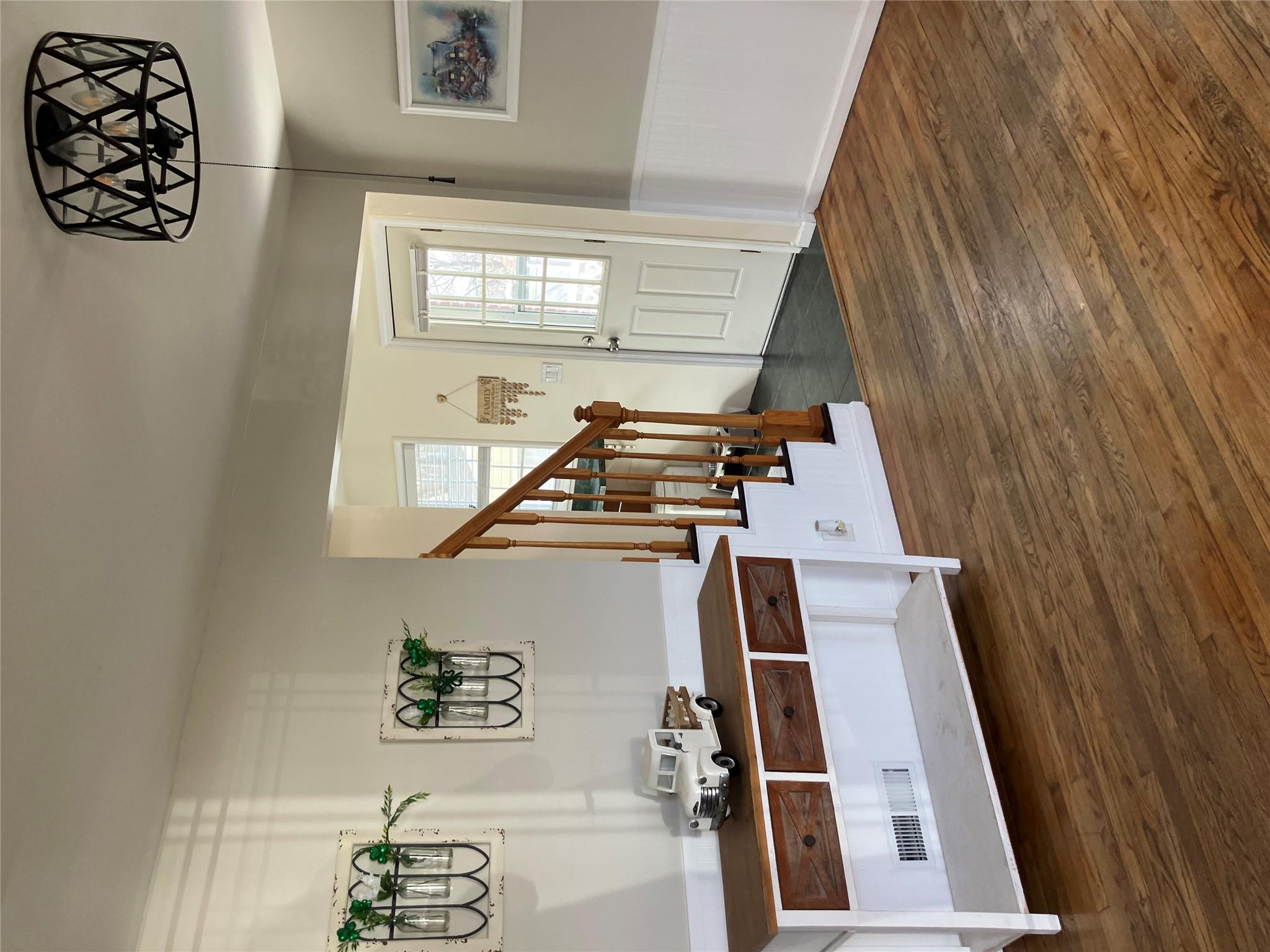 140 Pleasantview Court, Copiague, New York image 5