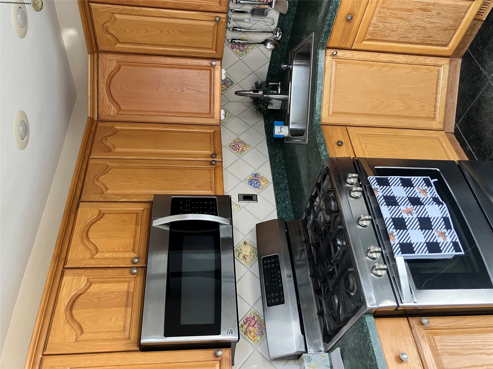 140 Pleasantview Court, Copiague, New York image 2