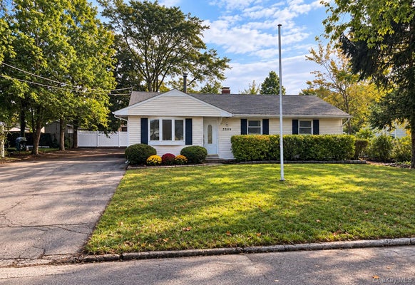 2909 FALCON AVE, MEDFORD, NY 11763 - Image aa537c1de8deffeff48bf8aef332e2fe/2149701449