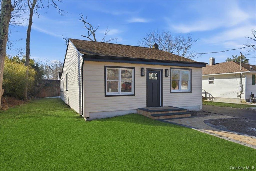 Photo of 38 Lafayette Drive, Shirley, NY 11967 (MLS # 969998)