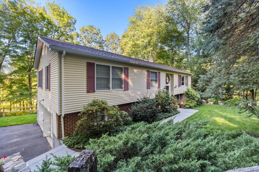 Photo of 8 Debbie Lane, Cross River, NY 10518 (MLS # 979210)