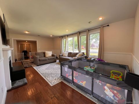 Homes For Rent - 2 Nassau Road<br/> Massapequa, NY 11758