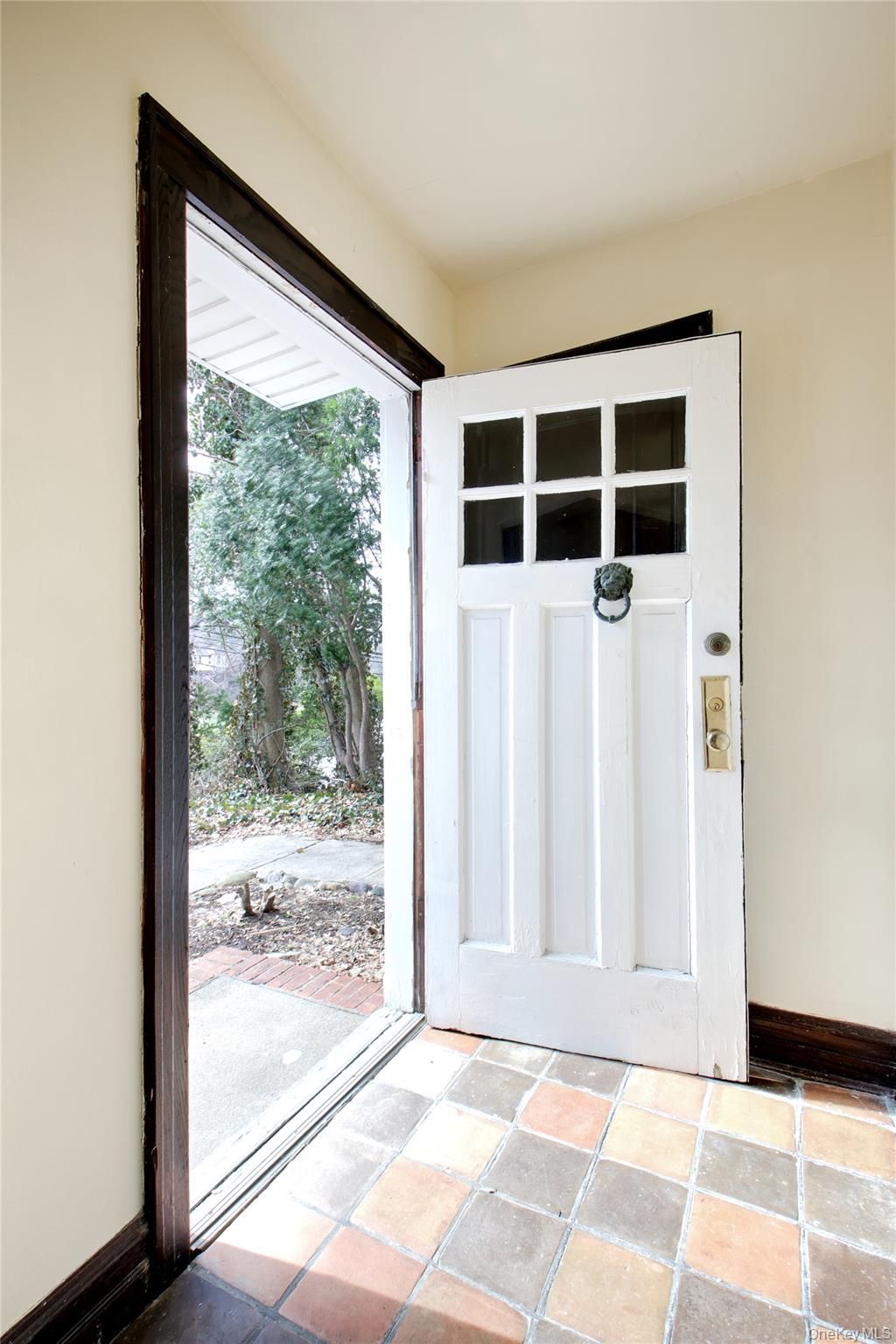 Photo of 1613 Northern Boulevard, Roslyn, NY 11576 (MLS # 971884)