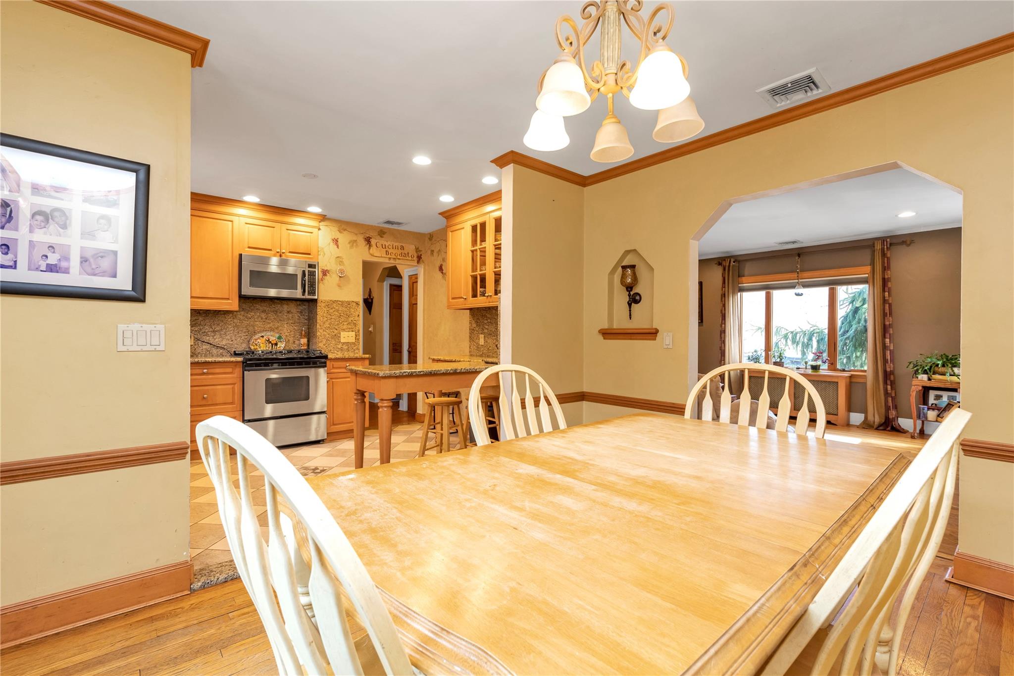 250 Roselle Street, Mineola, New York image 7