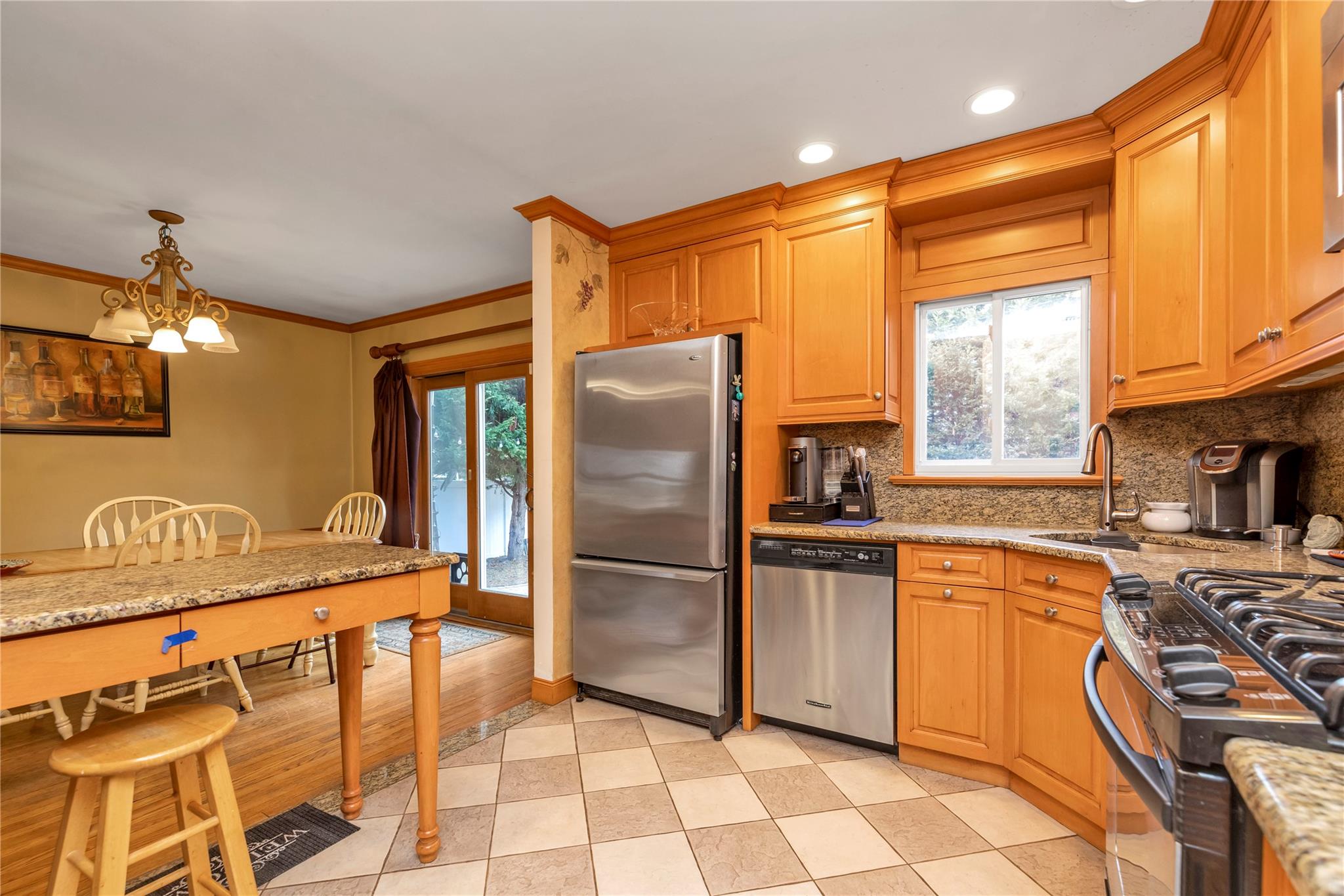 250 Roselle Street, Mineola, New York image 9