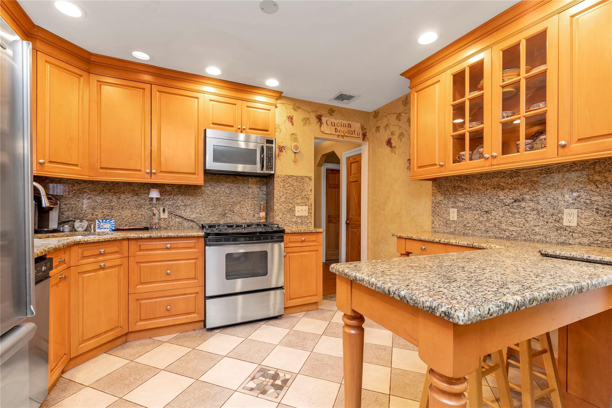 250 Roselle Street, Mineola, New York image 8