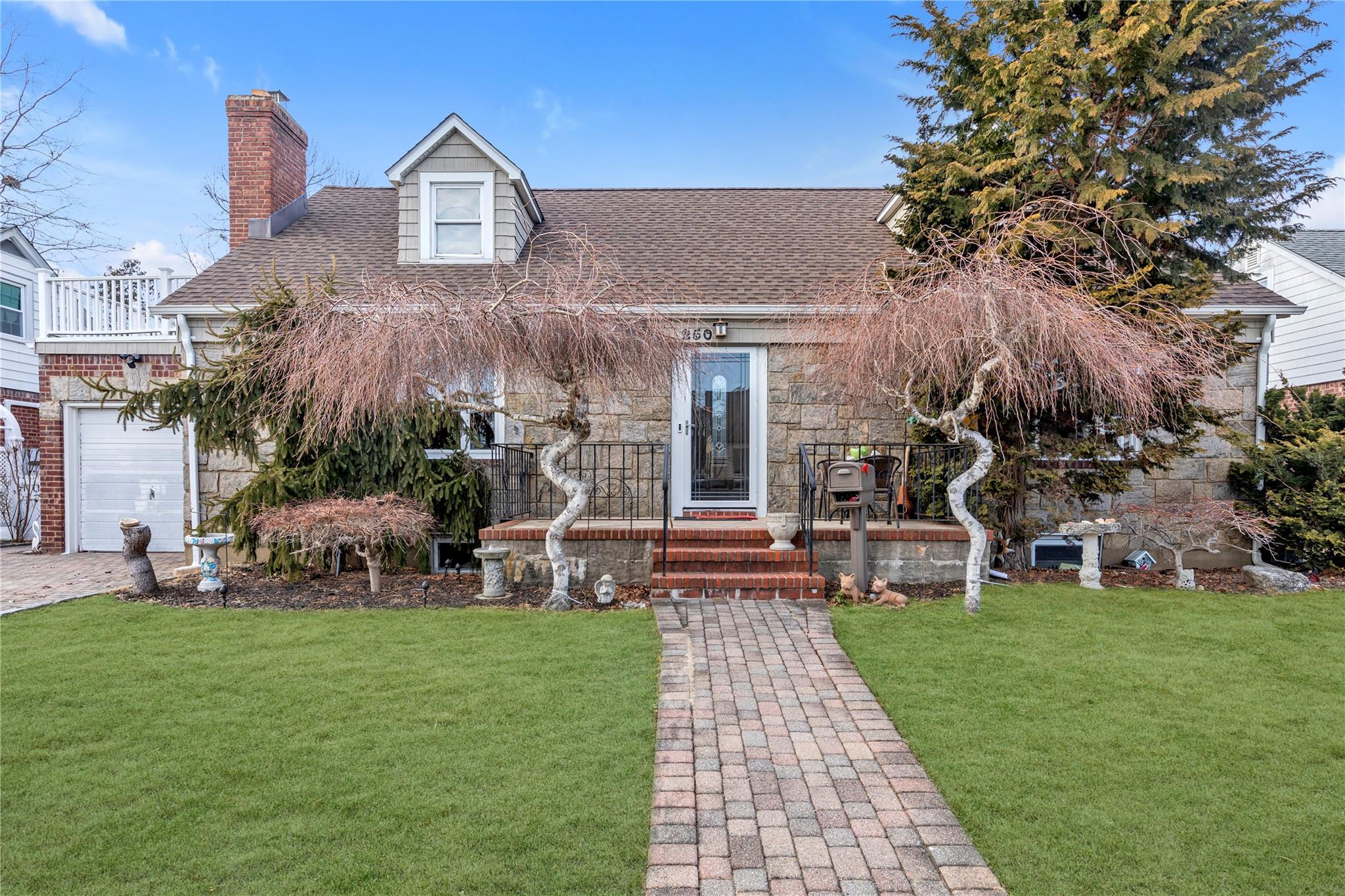 250 Roselle Street, Mineola, New York image 1