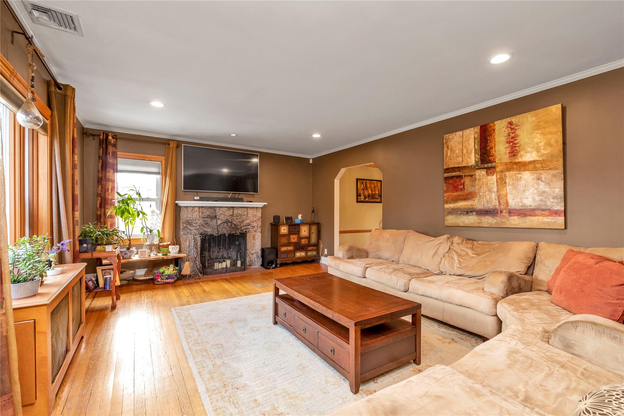 250 Roselle Street, Mineola, New York image 4