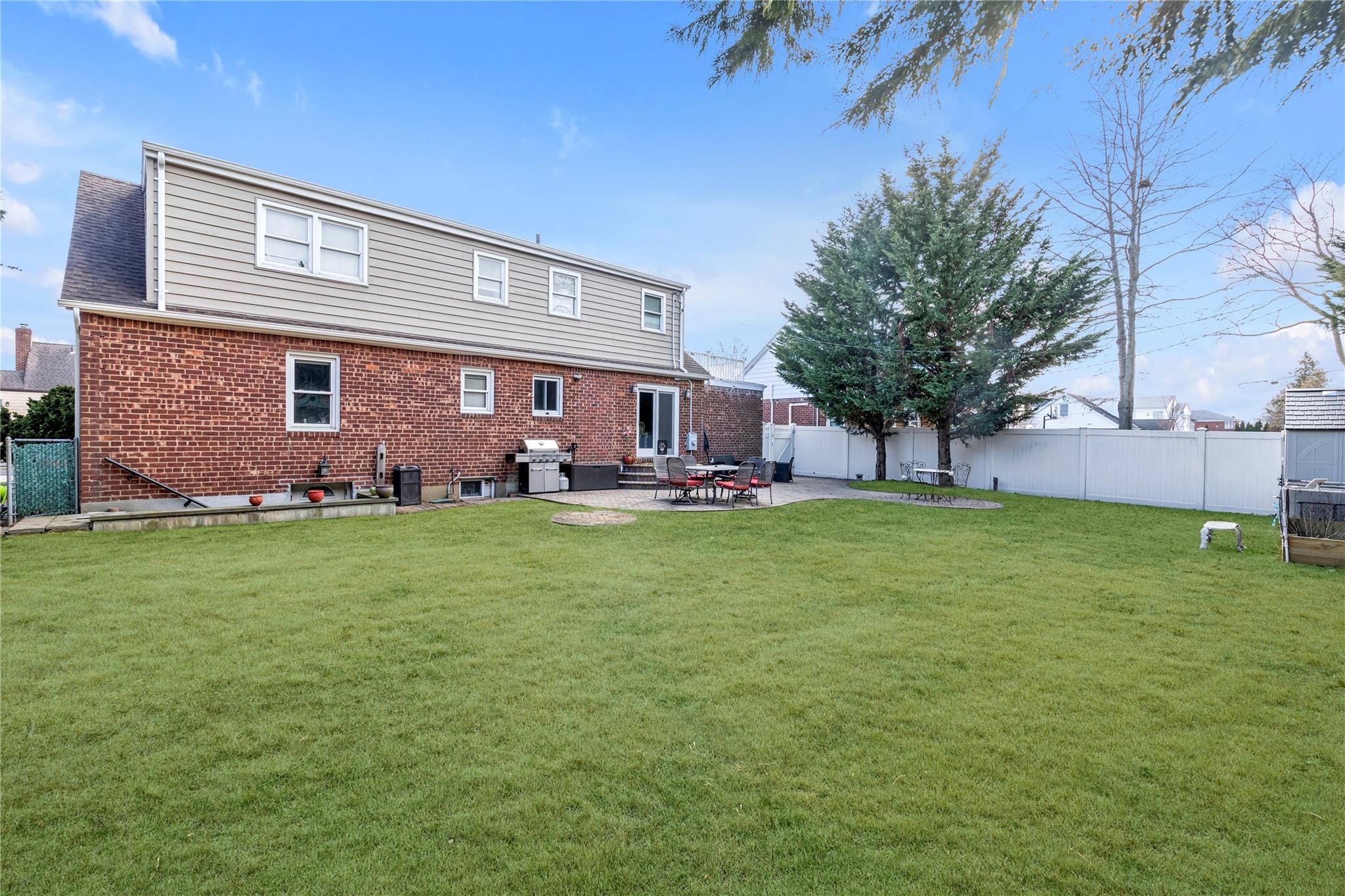 250 Roselle Street, Mineola, New York image 22