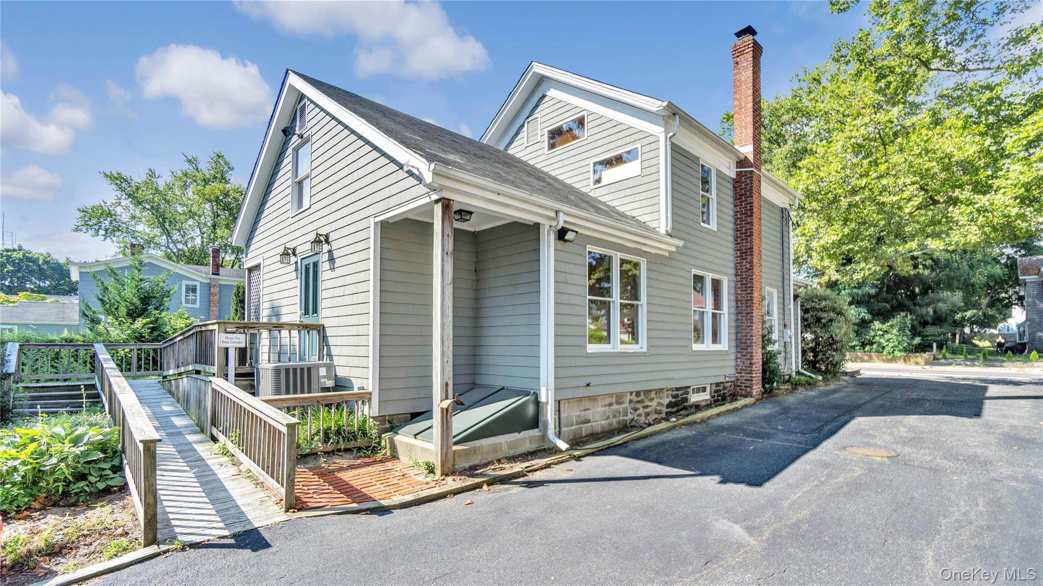 616 Roanoke Avenue