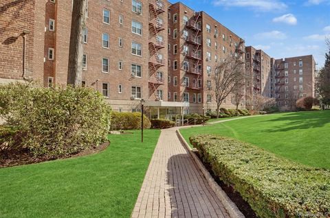 Homes For Sale - 1300 Midland Avenue #C67<br/> Yonkers, NY 10704