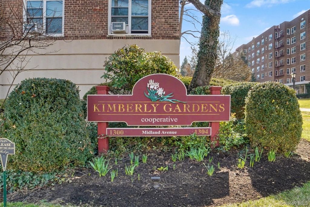 Photo of 1300 Midland Avenue #C67, Yonkers, NY 10704 (MLS # 969864)