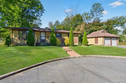 2 Dubois Court Sea Cliff NY 11579