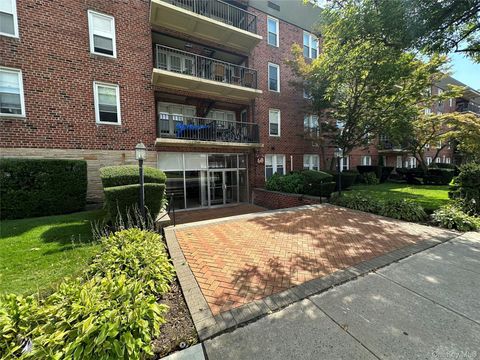 Photo of 60 Hempstead Avenue #1O, Lynbrook, NY 11563 (MLS # 915621)
