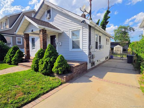 Homes For Sale - 375 W Valley Stream Blvd. Blvd<br/> Valley Stream, NY 11580