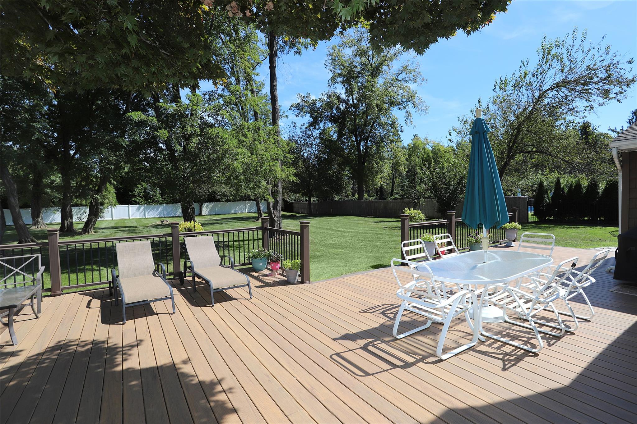 122 Burrs Lane, Dix Hills, New York image 25