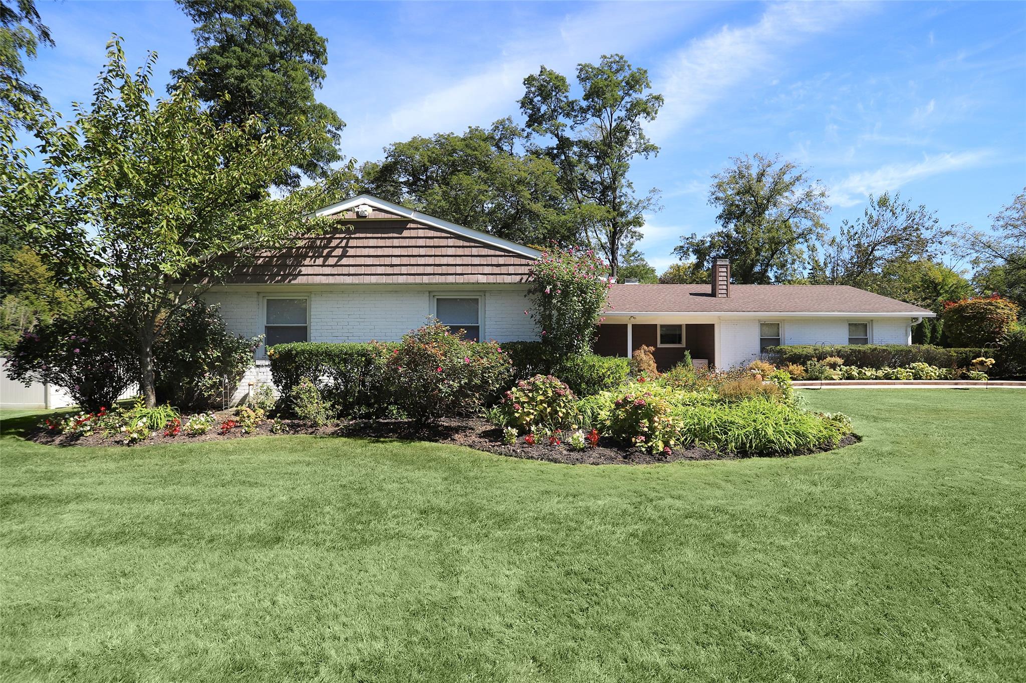 122 Burrs Lane, Dix Hills, New York image 17