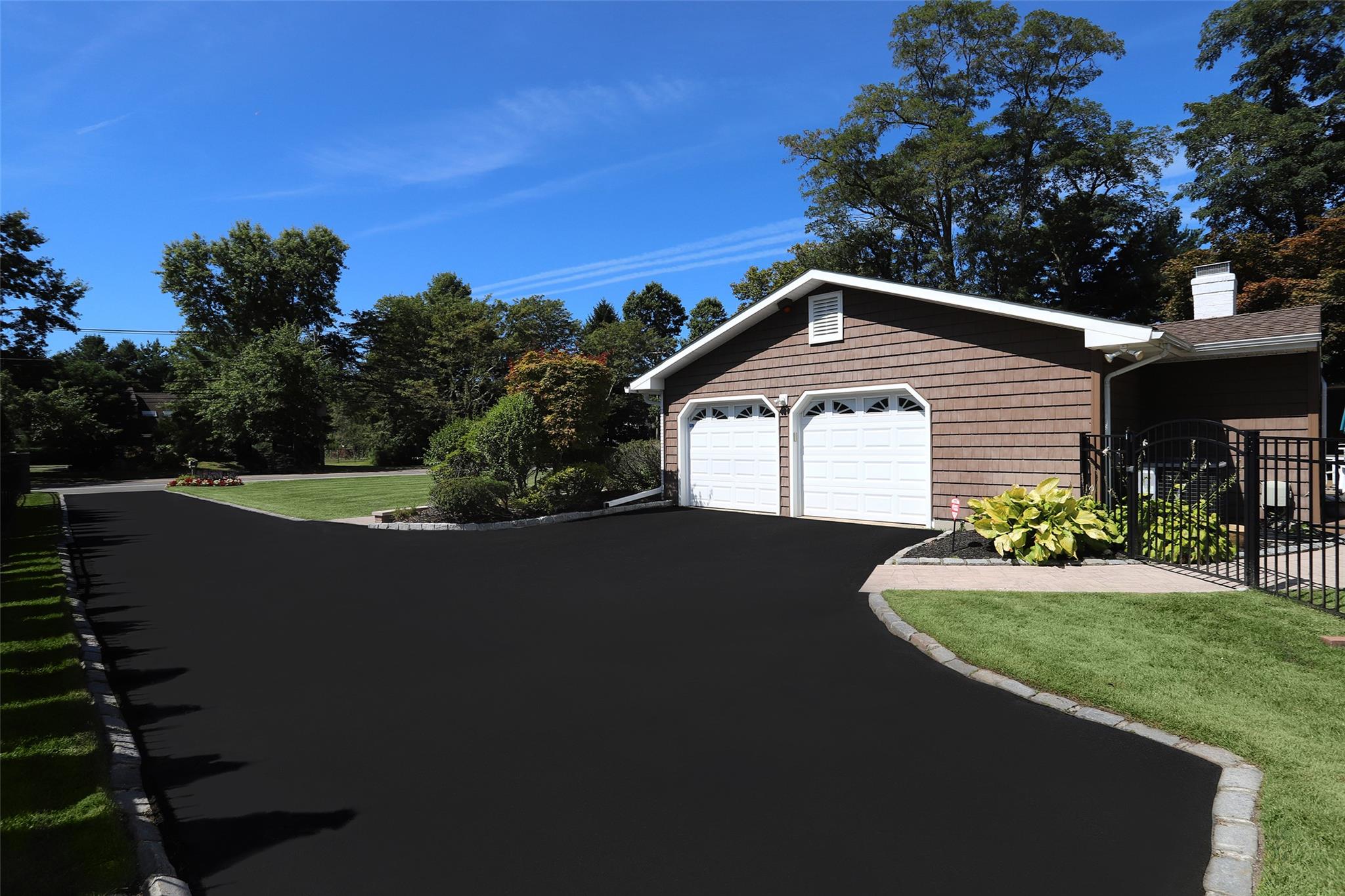 122 Burrs Lane, Dix Hills, New York image 21