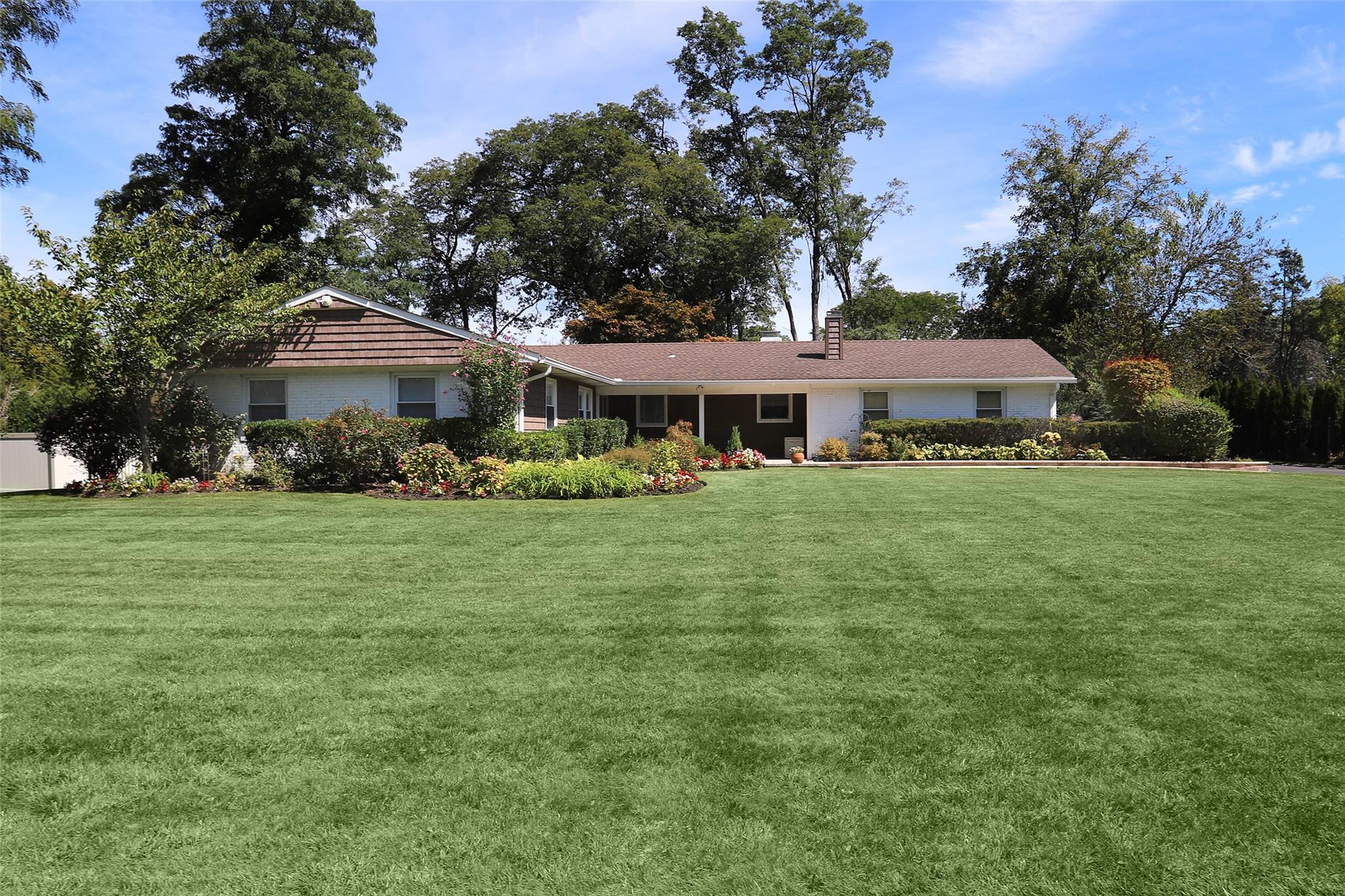 122 Burrs Lane, Dix Hills, New York image 19