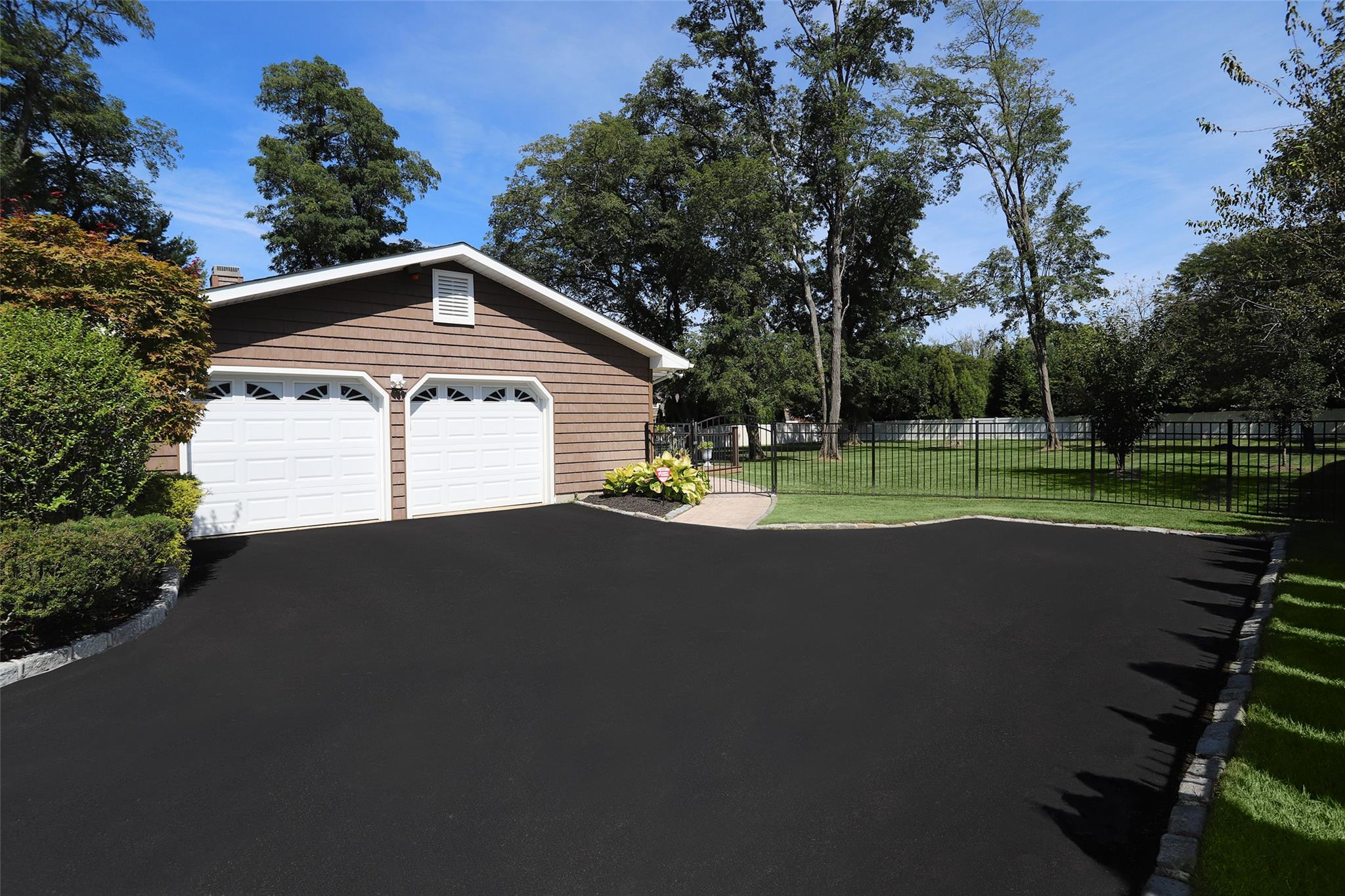 122 Burrs Lane, Dix Hills, New York image 15