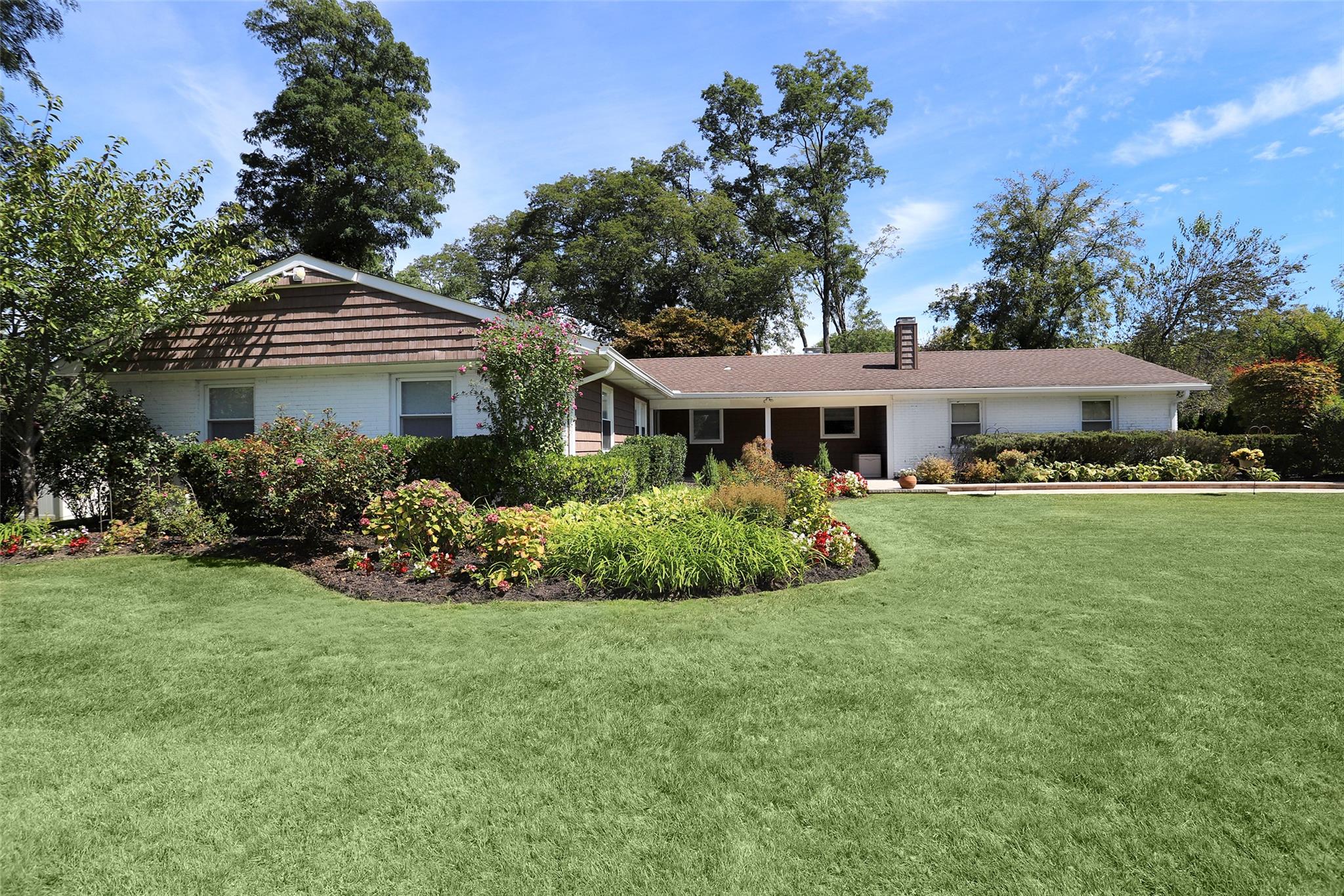 122 Burrs Lane, Dix Hills, New York image 16