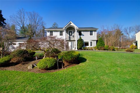 150 Hummingbird Drive East Hills NY 11576