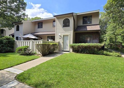 Photo of 150 Birchwood Road, Coram, NY 11727 (MLS # 910785) Photo of 150 Birchwood Road, Coram, NY 11727 (MLS # 910785)