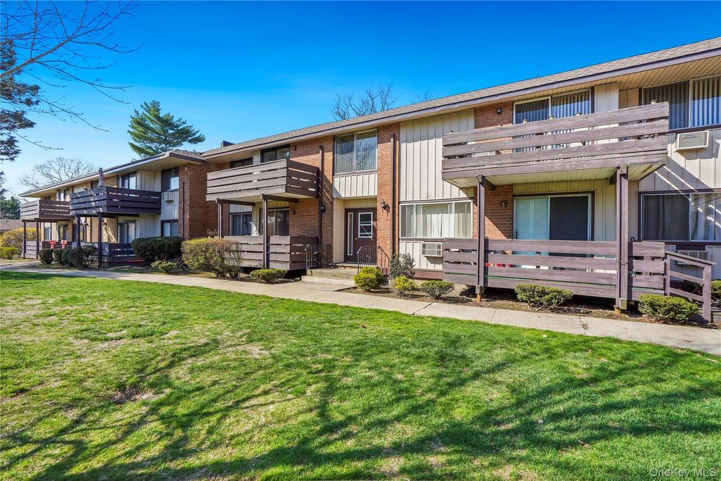 Photo of 52 Sierra Vista Lane, Valley Cottage, NY 10989 (MLS # 983803)