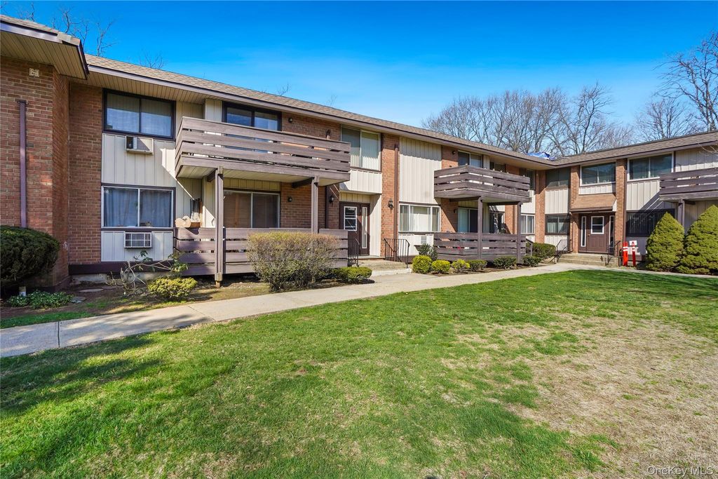 Photo of 52 Sierra Vista Lane, Valley Cottage, NY 10989 (MLS # 983803)